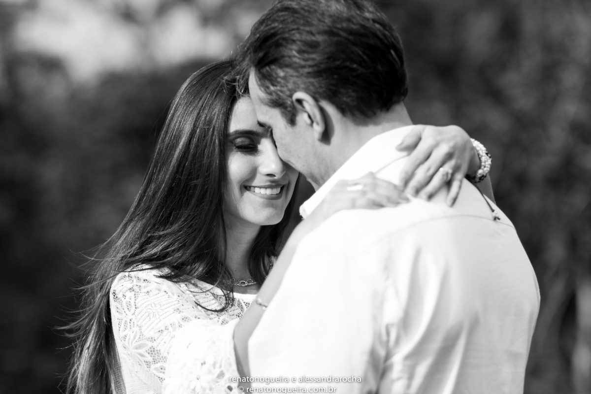 casal interagindo em um momento de emocao