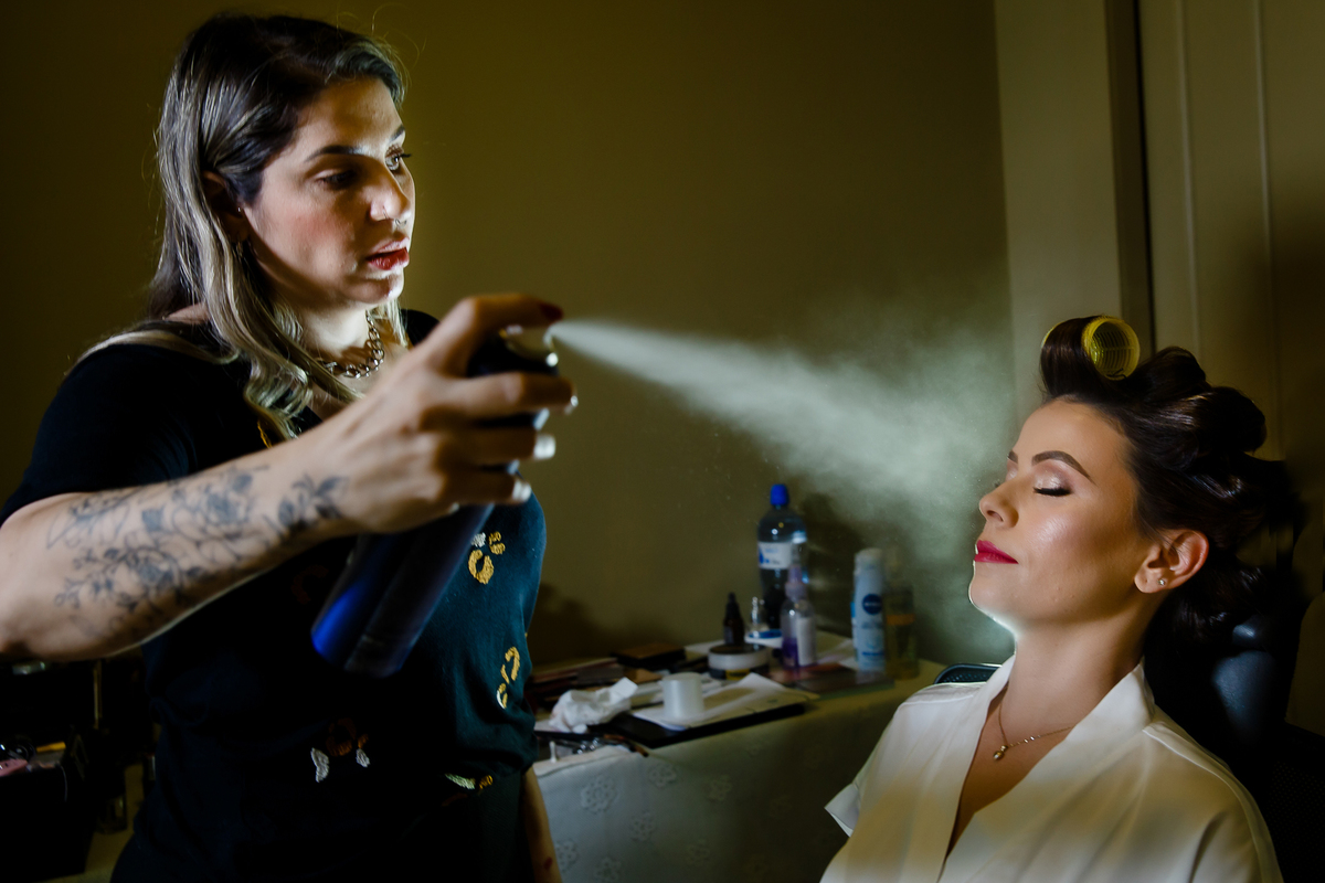 momento da fixação da maquiagem