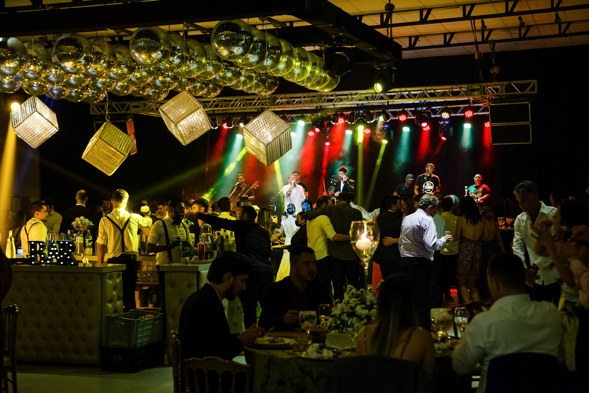 festa divertida deste casamento