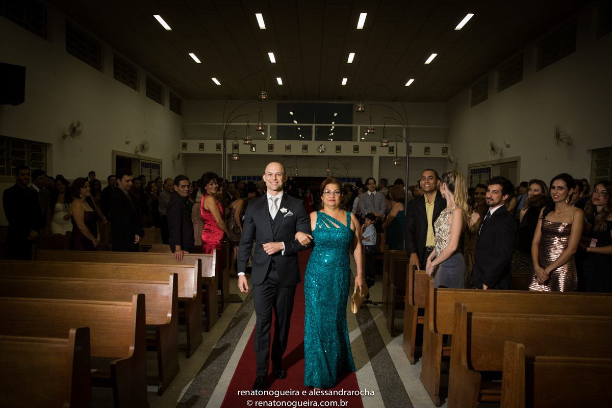 noivos, igreja Nossa Senhora do Carmo, ornamentação, doces, dança dos noivos, bouquet, troca de alianças, sapato, terço, dama, perfume, maquuiador