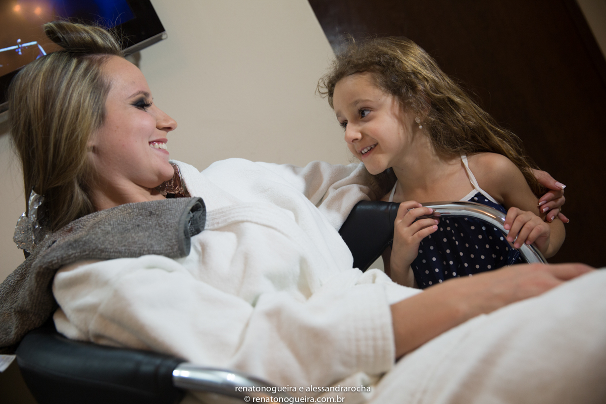 noivos, igreja Nossa Senhora do Carmo, ornamentação, doces, dança dos noivos, bouquet, troca de alianças, sapato, terço, dama, perfume, maquuiador