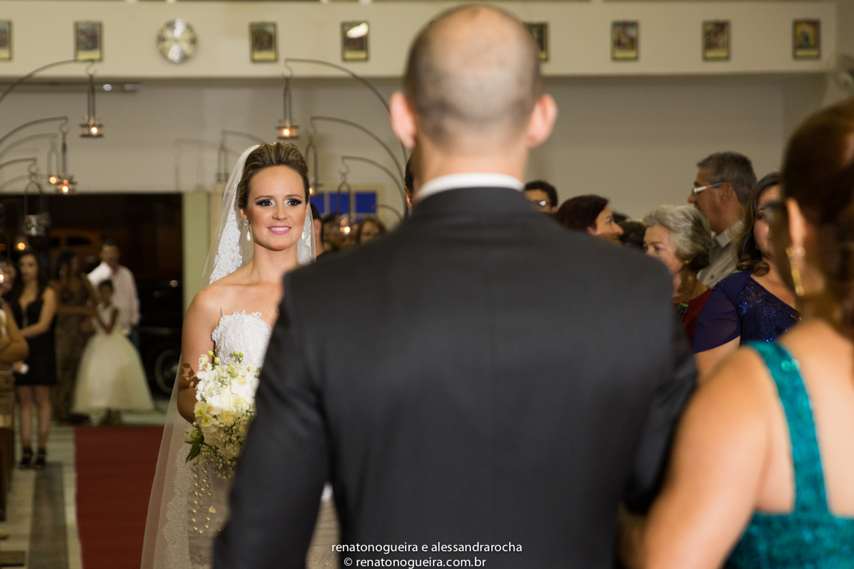 noivos, igreja Nossa Senhora do Carmo, ornamentação, doces, dança dos noivos, bouquet, troca de alianças, sapato, terço, dama, perfume, maquuiador