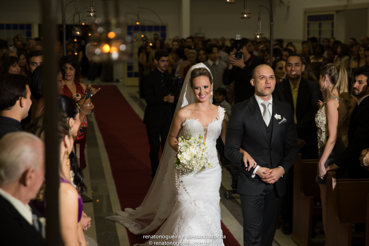 noivos, igreja Nossa Senhora do Carmo, ornamentação, doces, dança dos noivos, bouquet, troca de alianças, sapato, terço, dama, perfume, maquuiador