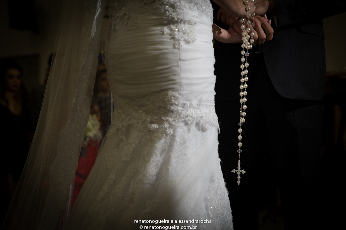 noivos, igreja Nossa Senhora do Carmo, ornamentação, doces, dança dos noivos, bouquet, troca de alianças, sapato, terço, dama, perfume, maquuiador