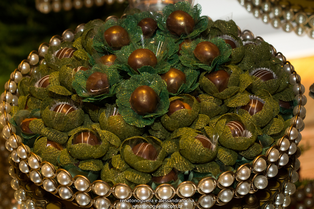 noivos, igreja Nossa Senhora do Carmo, ornamentação, doces, dança dos noivos, bouquet, troca de alianças, sapato, terço, dama, perfume, maquuiador