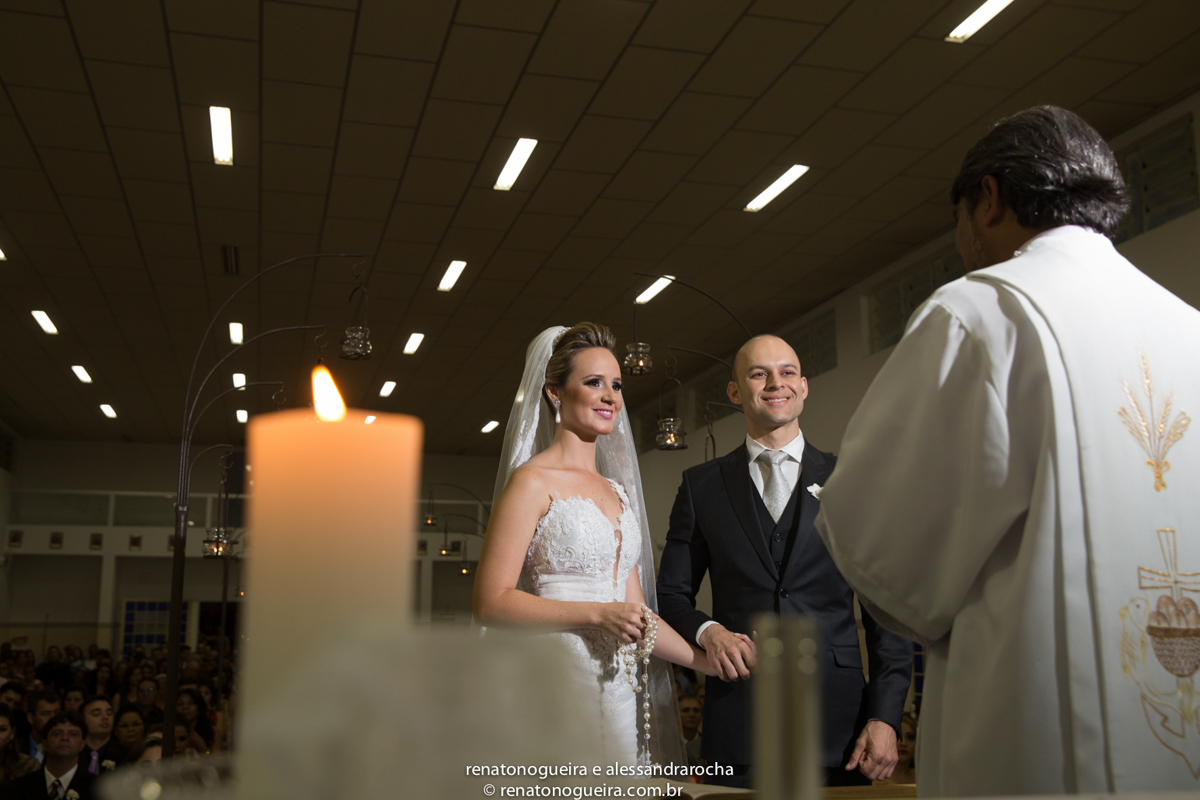 noivos, igreja Nossa Senhora do Carmo, ornamentação, doces, dança dos noivos, bouquet, troca de alianças, sapato, terço, dama, perfume, maquuiador