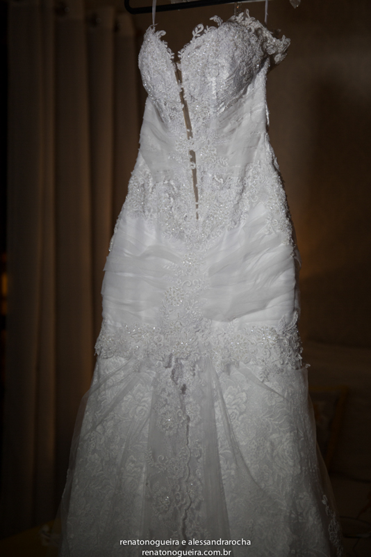 noivos, igreja Nossa Senhora do Carmo, ornamentação, doces, dança dos noivos, bouquet, troca de alianças, sapato, terço, dama, perfume, maquuiador