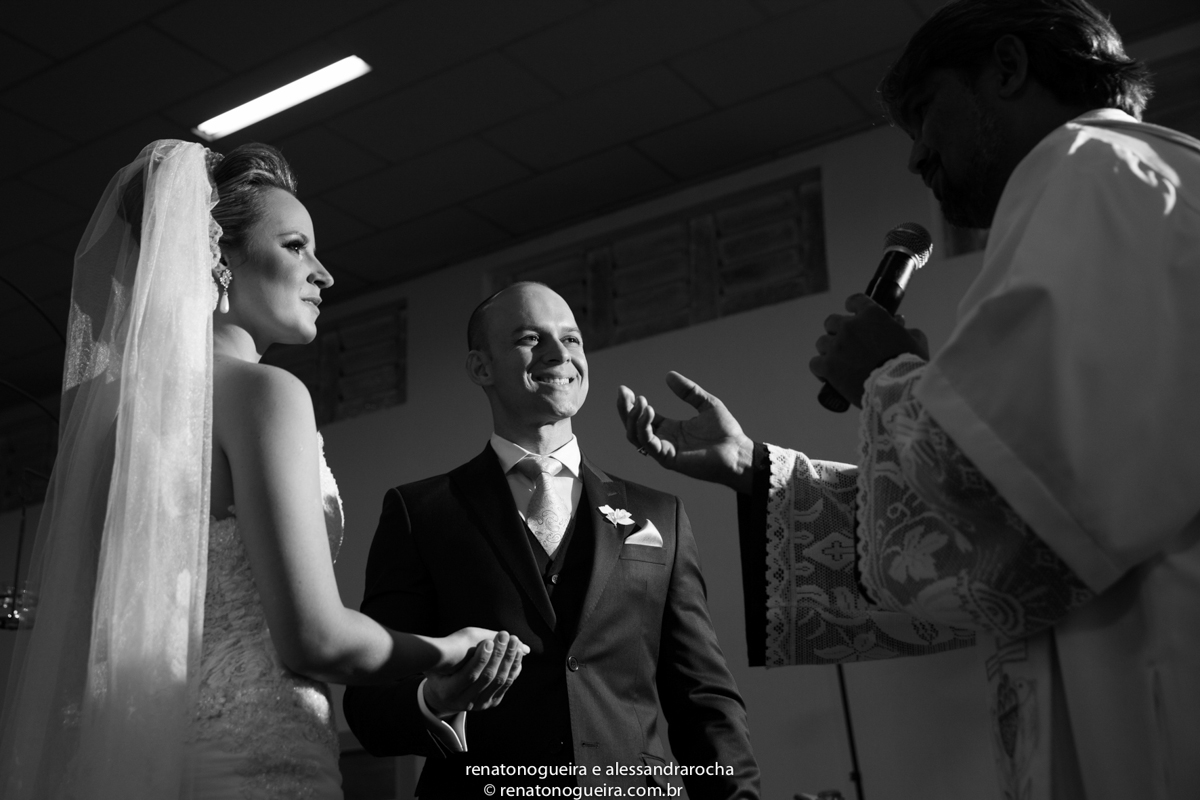 noivos, igreja Nossa Senhora do Carmo, ornamentação, doces, dança dos noivos, bouquet, troca de alianças, sapato, terço, dama, perfume, maquuiador