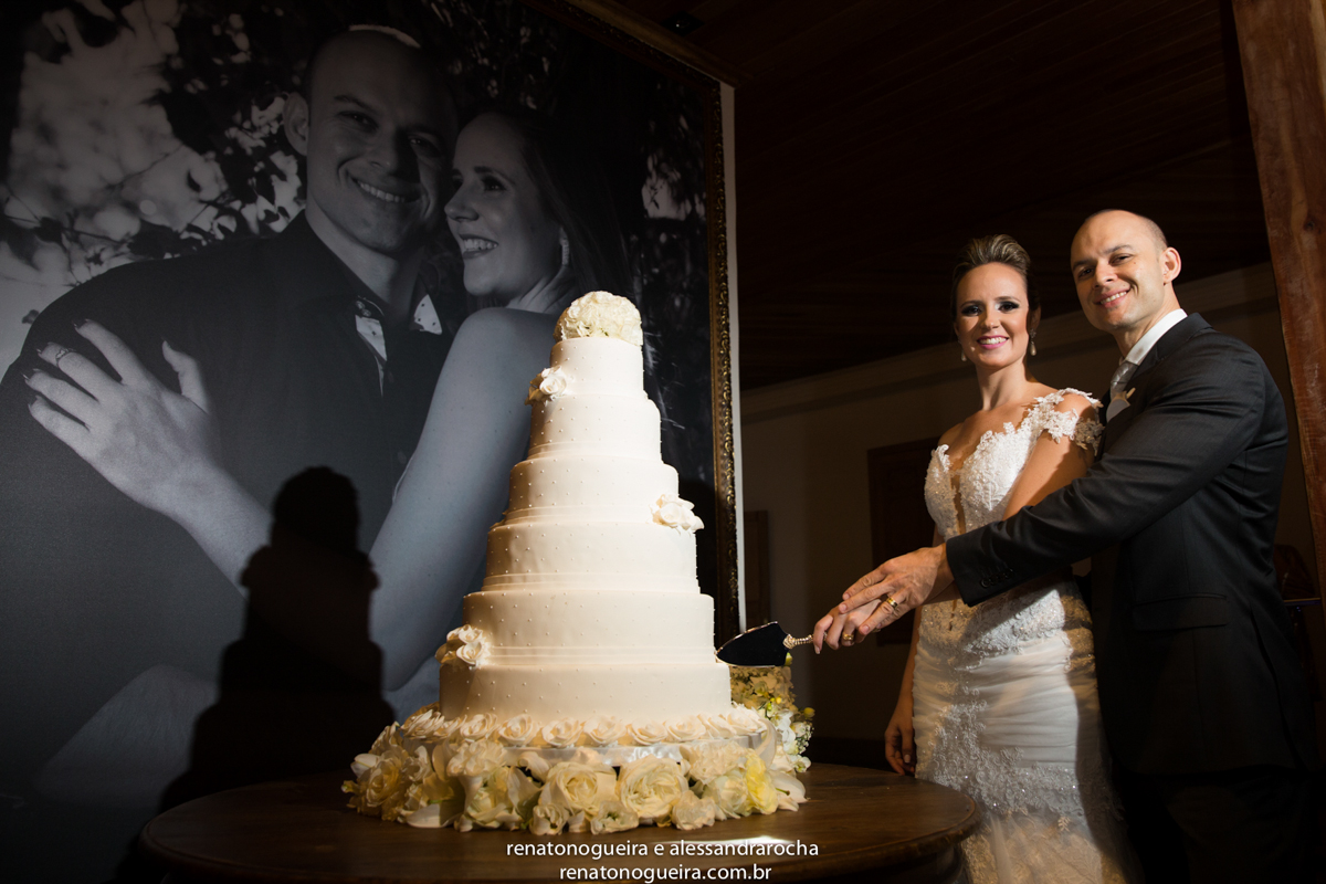 noivos, igreja Nossa Senhora do Carmo, ornamentação, doces, dança dos noivos, bouquet, troca de alianças, sapato, terço, dama, perfume, maquuiador