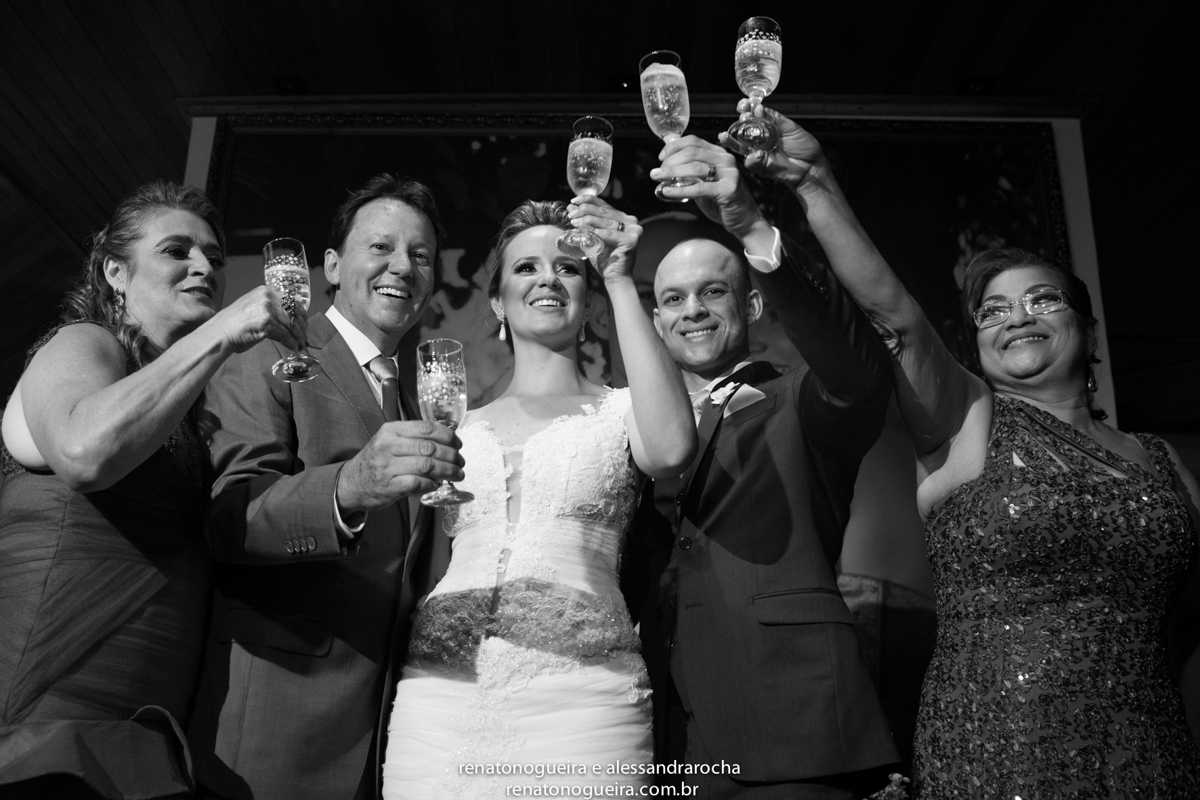 noivos, igreja Nossa Senhora do Carmo, ornamentação, doces, dança dos noivos, bouquet, troca de alianças, sapato, terço, dama, perfume, maquuiador