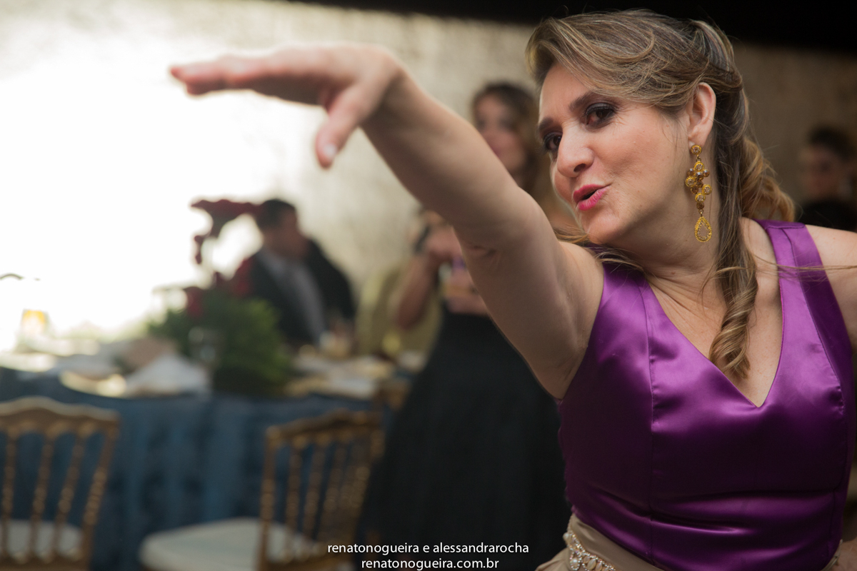 noivos, igreja Nossa Senhora do Carmo, ornamentação, doces, dança dos noivos, bouquet, troca de alianças, sapato, terço, dama, perfume, maquuiador