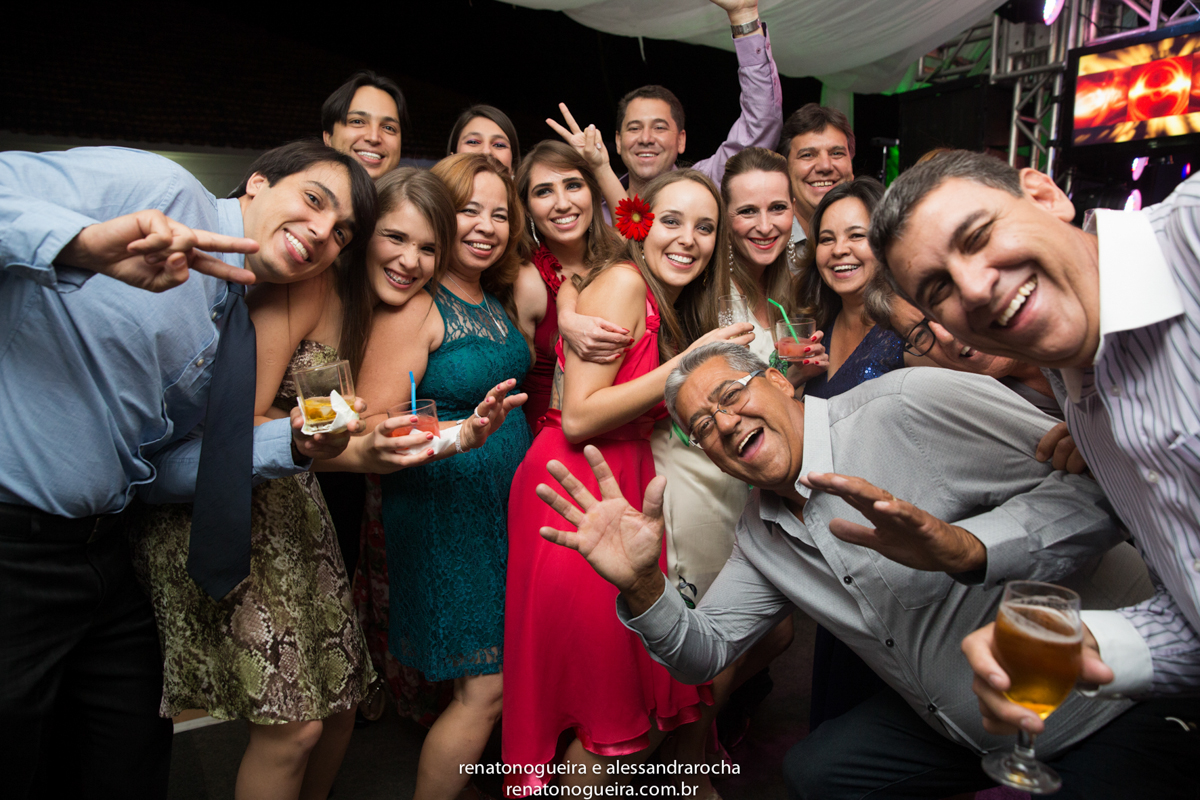 noivos, igreja Nossa Senhora do Carmo, ornamentação, doces, dança dos noivos, bouquet, troca de alianças, sapato, terço, dama, perfume, maquuiador