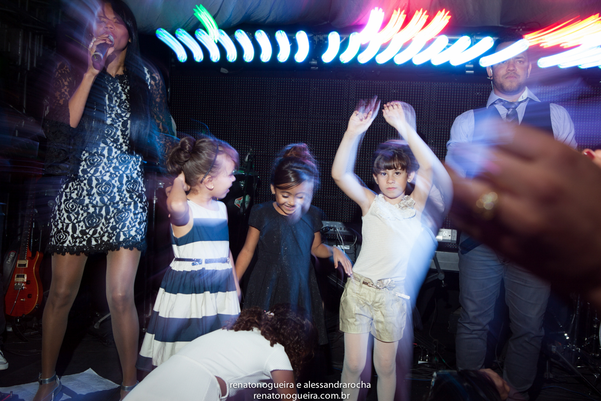 noivos, igreja Nossa Senhora do Carmo, ornamentação, doces, dança dos noivos, bouquet, troca de alianças, sapato, terço, dama, perfume, maquuiador