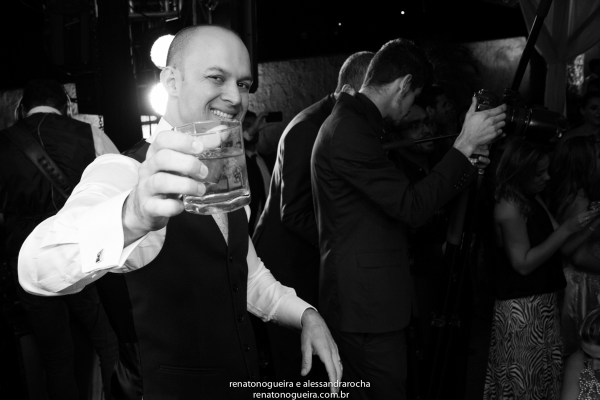 noivos, igreja Nossa Senhora do Carmo, ornamentação, doces, dança dos noivos, bouquet, troca de alianças, sapato, terço, dama, perfume, maquuiador