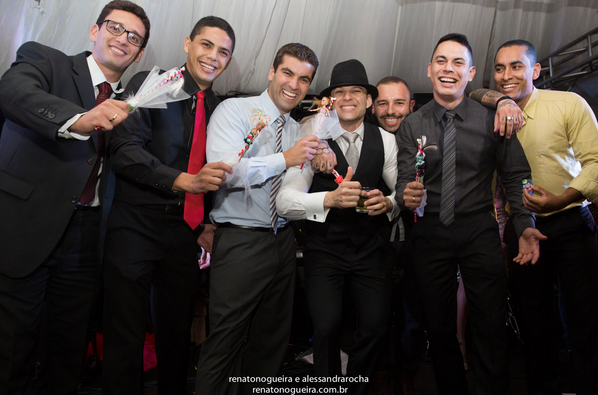 noivos, igreja Nossa Senhora do Carmo, ornamentação, doces, dança dos noivos, bouquet, troca de alianças, sapato, terço, dama, perfume, maquuiador