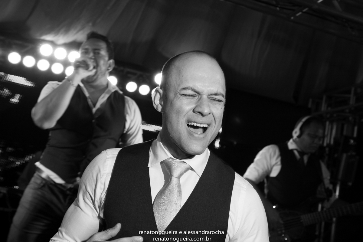 noivos, igreja Nossa Senhora do Carmo, ornamentação, doces, dança dos noivos, bouquet, troca de alianças, sapato, terço, dama, perfume, maquuiador