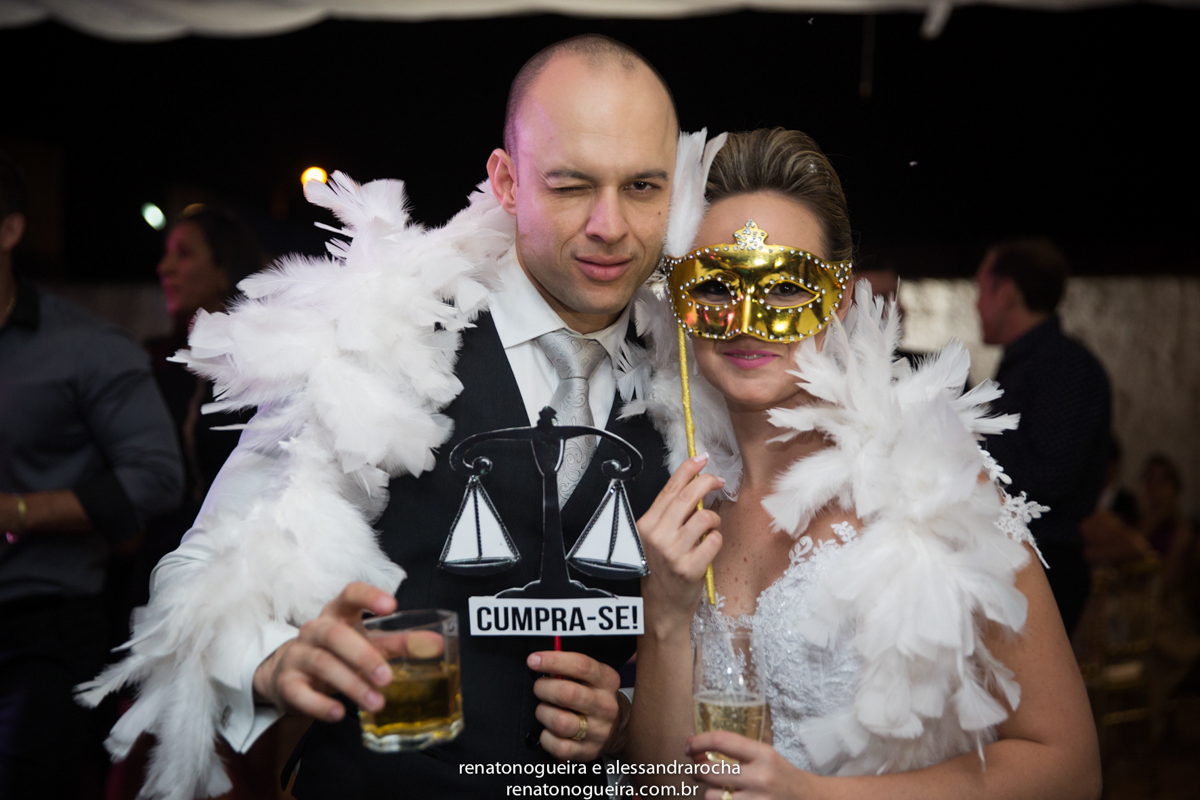 noivos, igreja Nossa Senhora do Carmo, ornamentação, doces, dança dos noivos, bouquet, troca de alianças, sapato, terço, dama, perfume, maquuiador