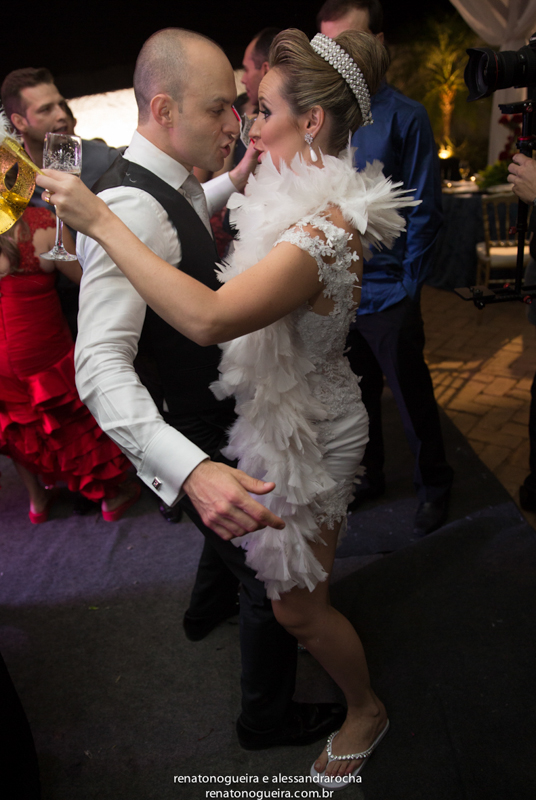 noivos, igreja Nossa Senhora do Carmo, ornamentação, doces, dança dos noivos, bouquet, troca de alianças, sapato, terço, dama, perfume, maquuiador