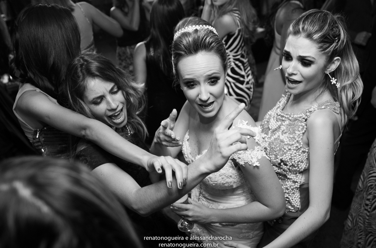 noivos, igreja Nossa Senhora do Carmo, ornamentação, doces, dança dos noivos, bouquet, troca de alianças, sapato, terço, dama, perfume, maquuiador