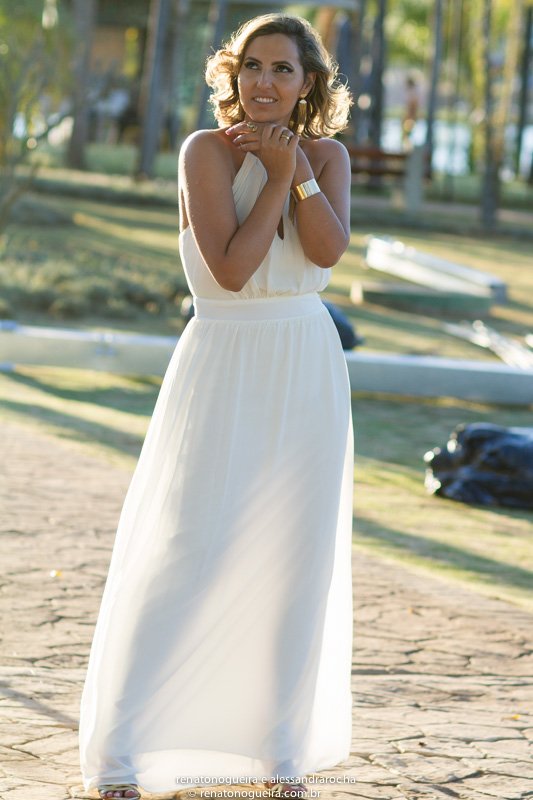 Noiva com vestido branco em pre wedding