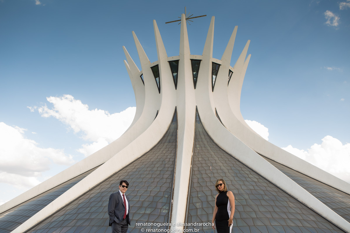 casal de noivos na igreja Matriz de Brasília