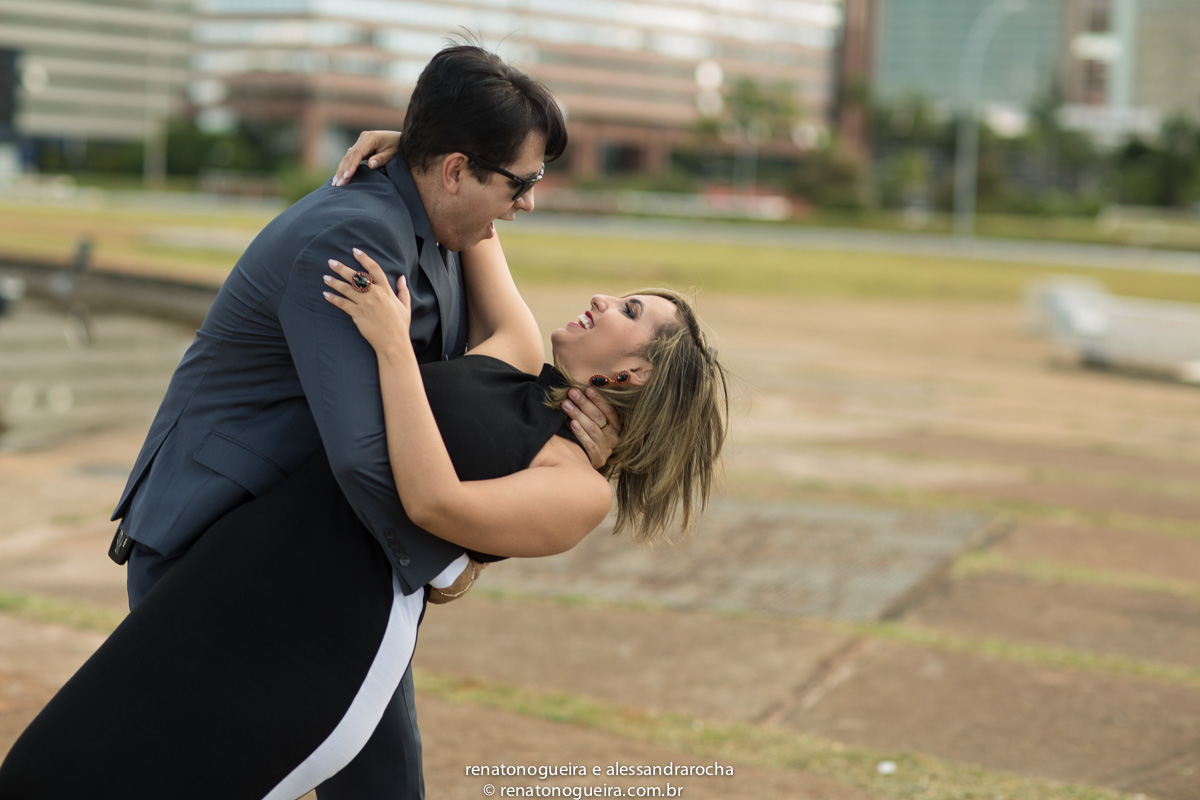 Emoção dos noivos, noiva feliz em Brasília