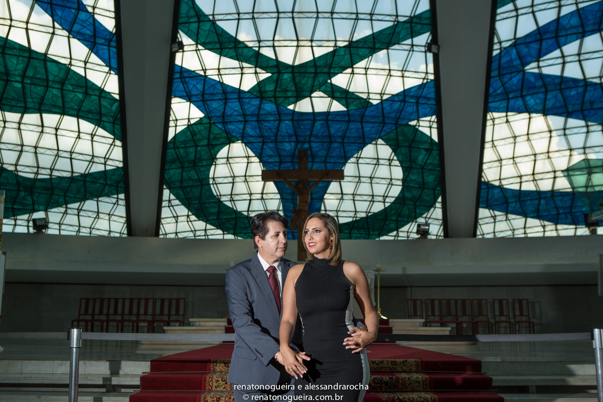 casal de noivos na igreja Matriz de Brasília