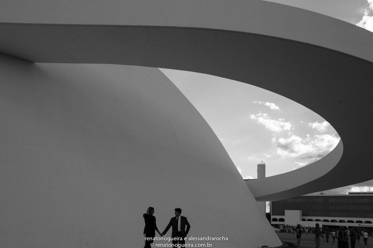 Silhueta dos noivos em Brasília.