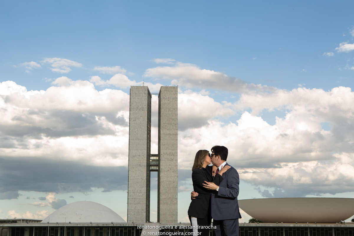Casal de noivos no congresso nacional