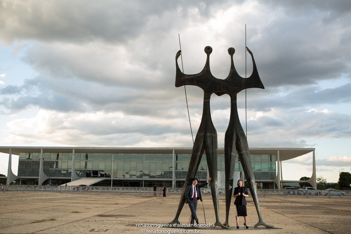 Casal de noivos no congresso nacional