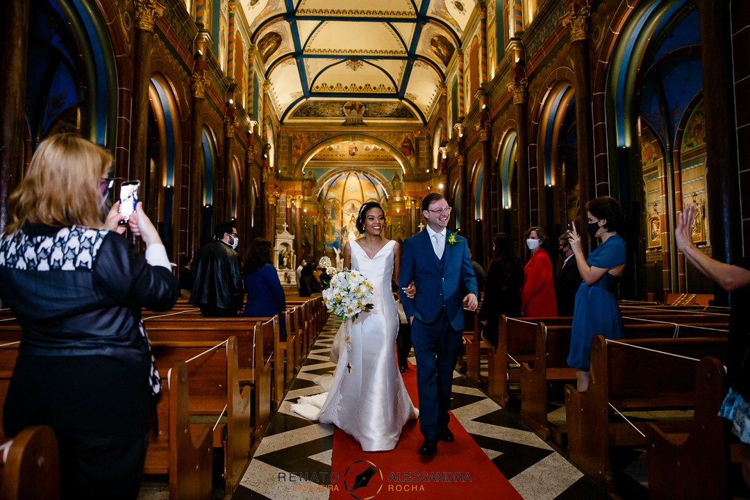saida dos noivos na igreja sao jose