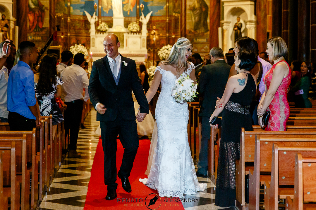 saida dos noivos na igreja sao jose em bh
