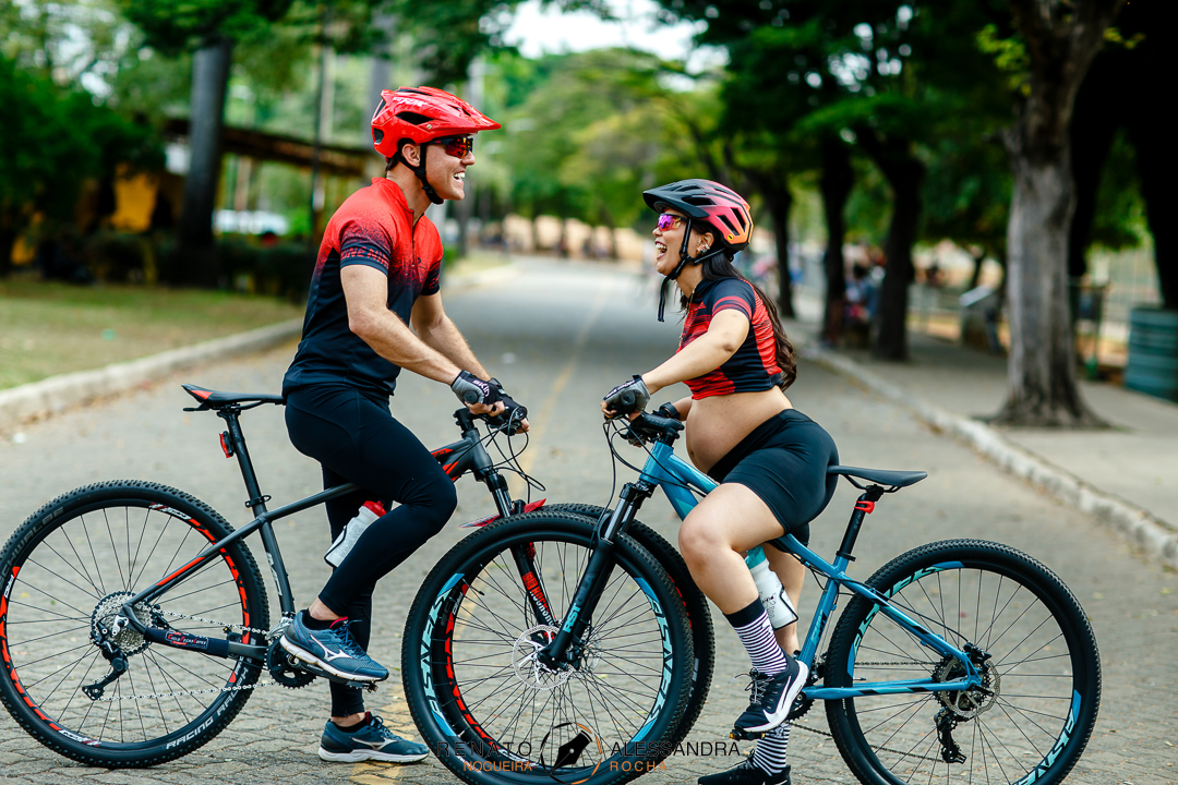 Andar de bicicleta não me cansa. Na verdade, me dá mais energia para viver,  pra sorrir e pra dá a luz na hora do parto.