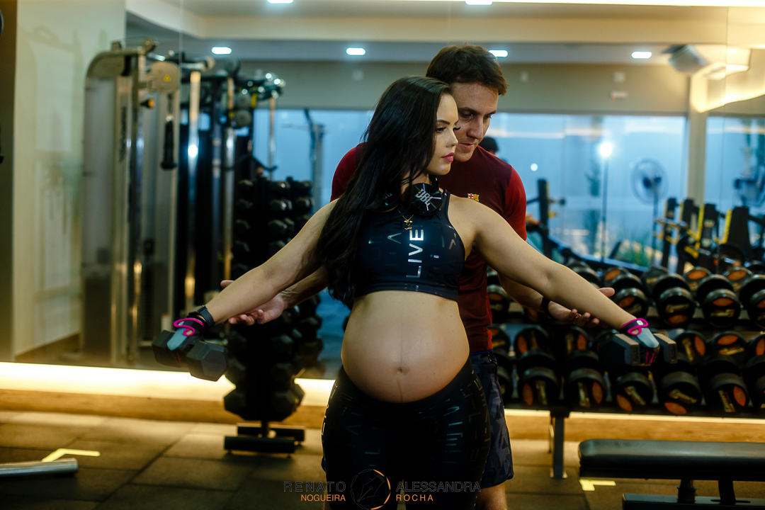 “Autodisciplina é controlar seus desejos e impulsos enquanto mantém o foco no que precisa ser feito para atingir seu objetivo. Mamae gestante - musculação