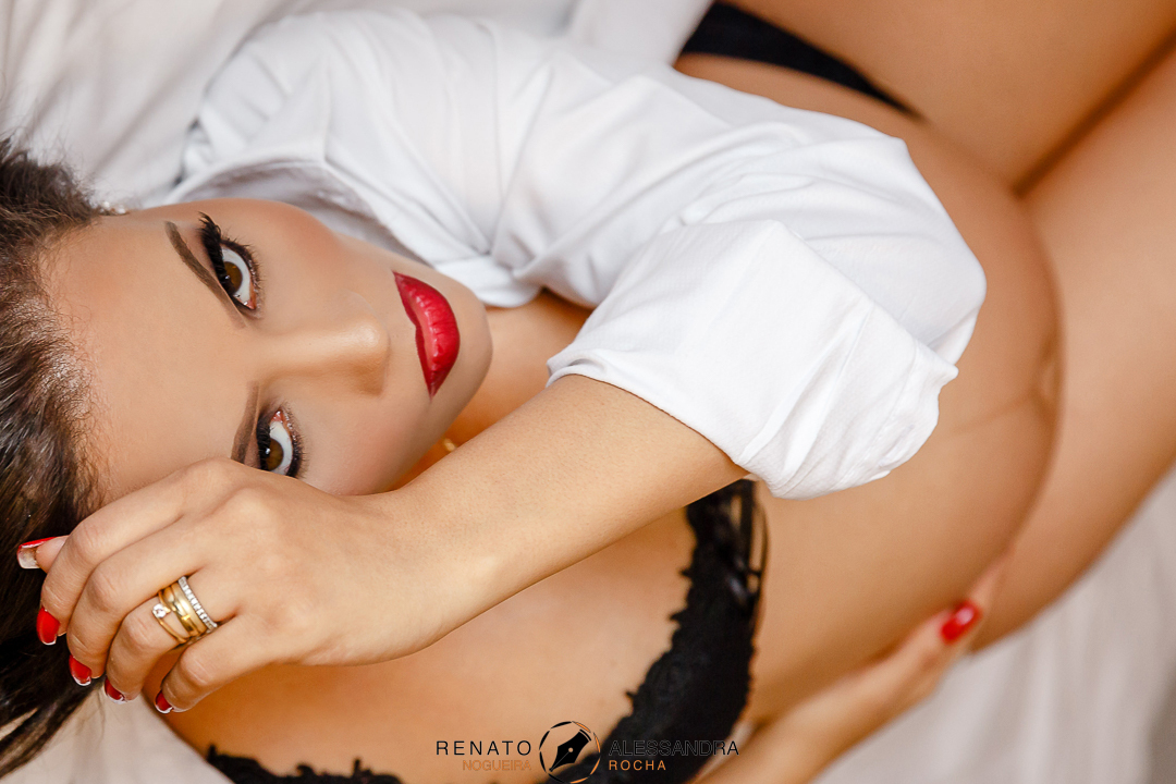 Agradeça a bênção de carregar uma vida dentro de você, e registre cada momento - ensaio gestante em hotel