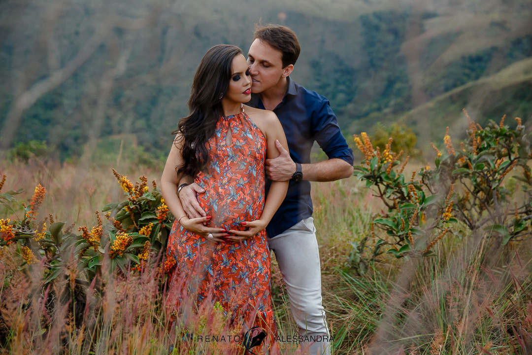 “Amor que cresce, barriga que floresce” - Fotos gestante com emoção