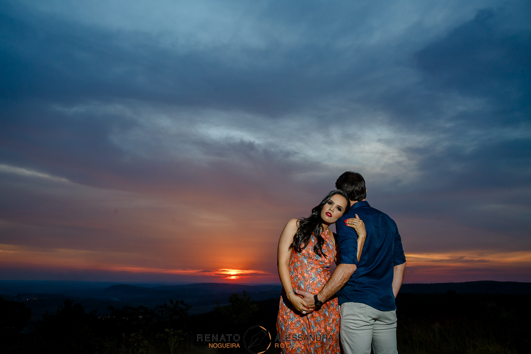 Inspiração para fotos gestante com por do sol , mas o mais importante é que elas reflitam o seu sentimento.