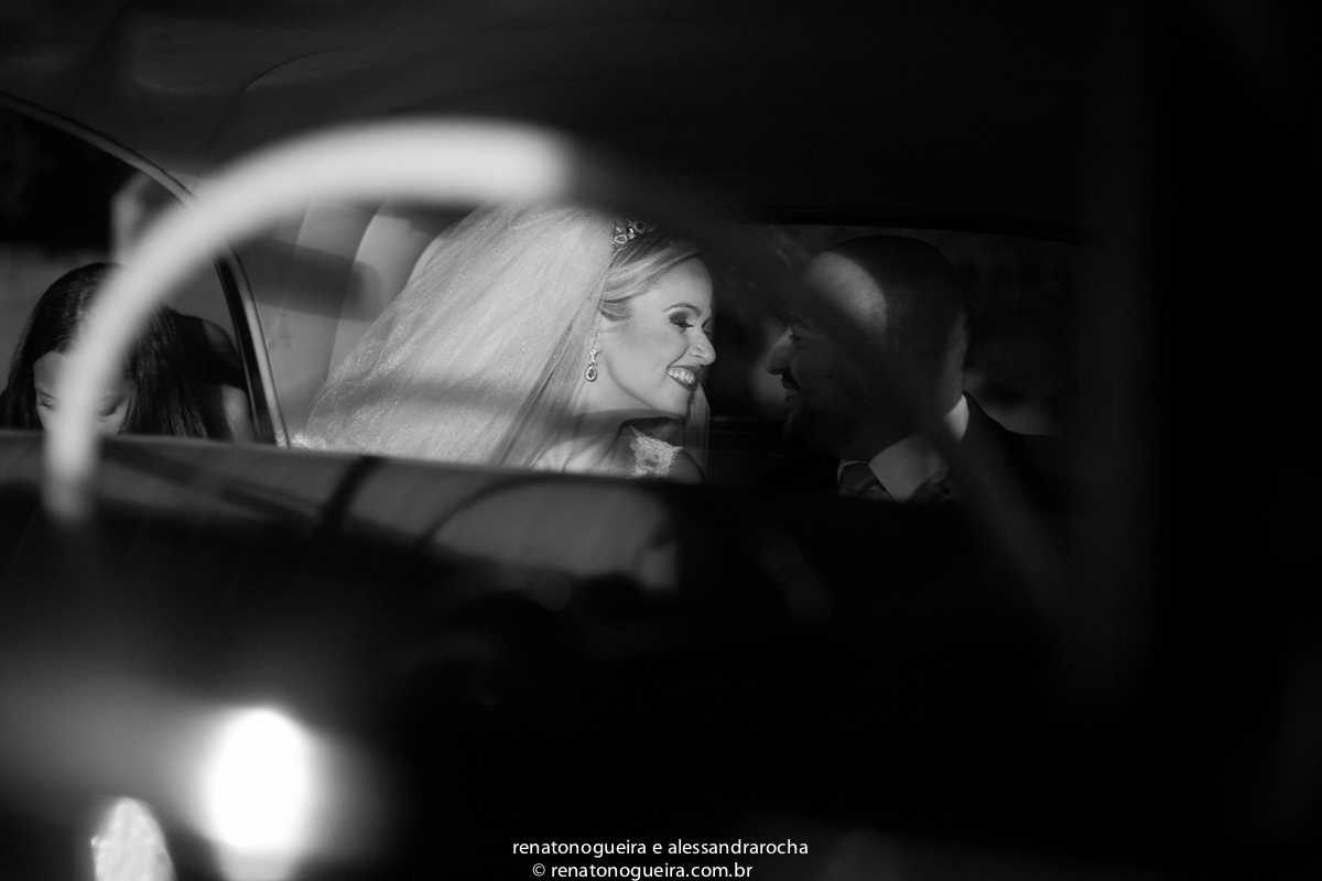 vestido de noiva, peças da noiva, noivo, noiva, espaço Joyeux sete lagoas, terno do noivo, sapato, bouquet, padrinhos, maquiagem da noiva, beijo, alianças, festa, dança dos noivos, musica, bolo de noivos, docinhos, arranjos, co