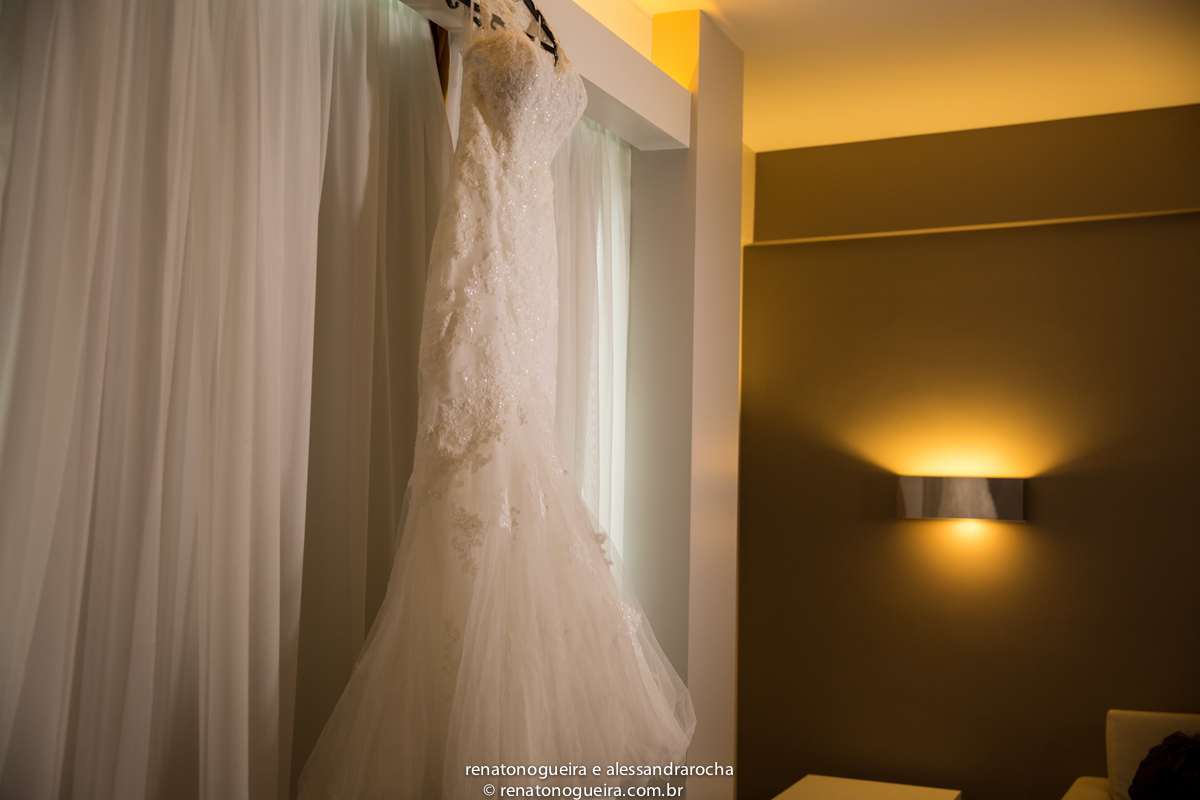 vestido de noiva, peças da noiva, noivo, noiva, espaço Joyeux sete lagoas, terno do noivo, sapato, bouquet, padrinhos, maquiagem da noiva, beijo, alianças, festa, dança dos noivos, musica, bolo de noivos, docinhos, arranjos, co