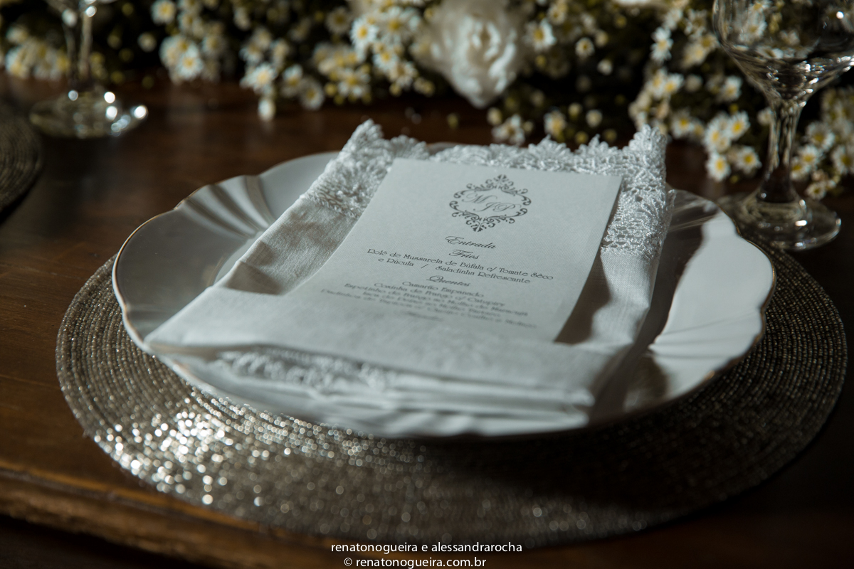 vestido de noiva, peças da noiva, noivo, noiva, espaço Joyeux sete lagoas, terno do noivo, sapato, bouquet, padrinhos, maquiagem da noiva, beijo, alianças, festa, dança dos noivos, musica, bolo de noivos, docinhos, arranjos, co