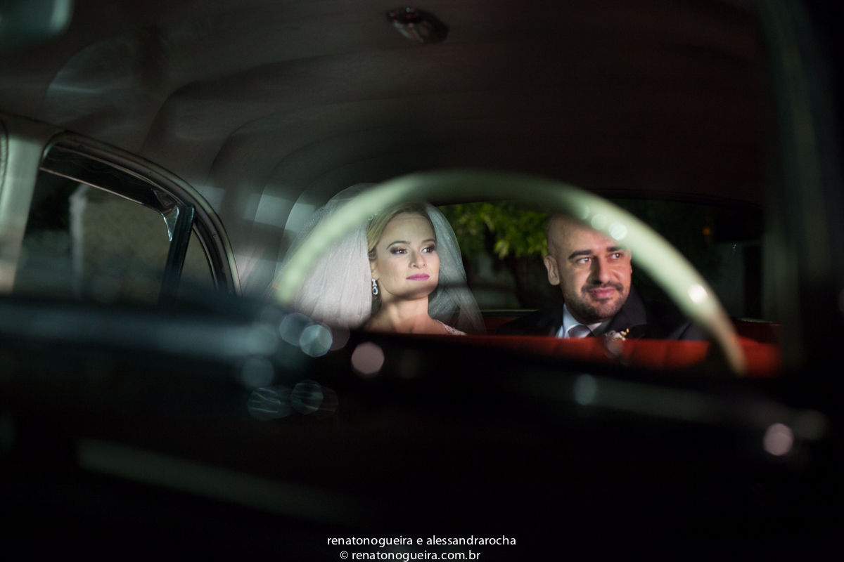 estido de noiva, peças da noiva, noivo, noiva, espaço Joyeux sete lagoas, terno do noivo, sapato, bouquet, padrinhos, maquiagem da noiva, beijo, alianças, festa, dança dos noivos, musica, bolo de noivos, docinhos, arranjos, cor