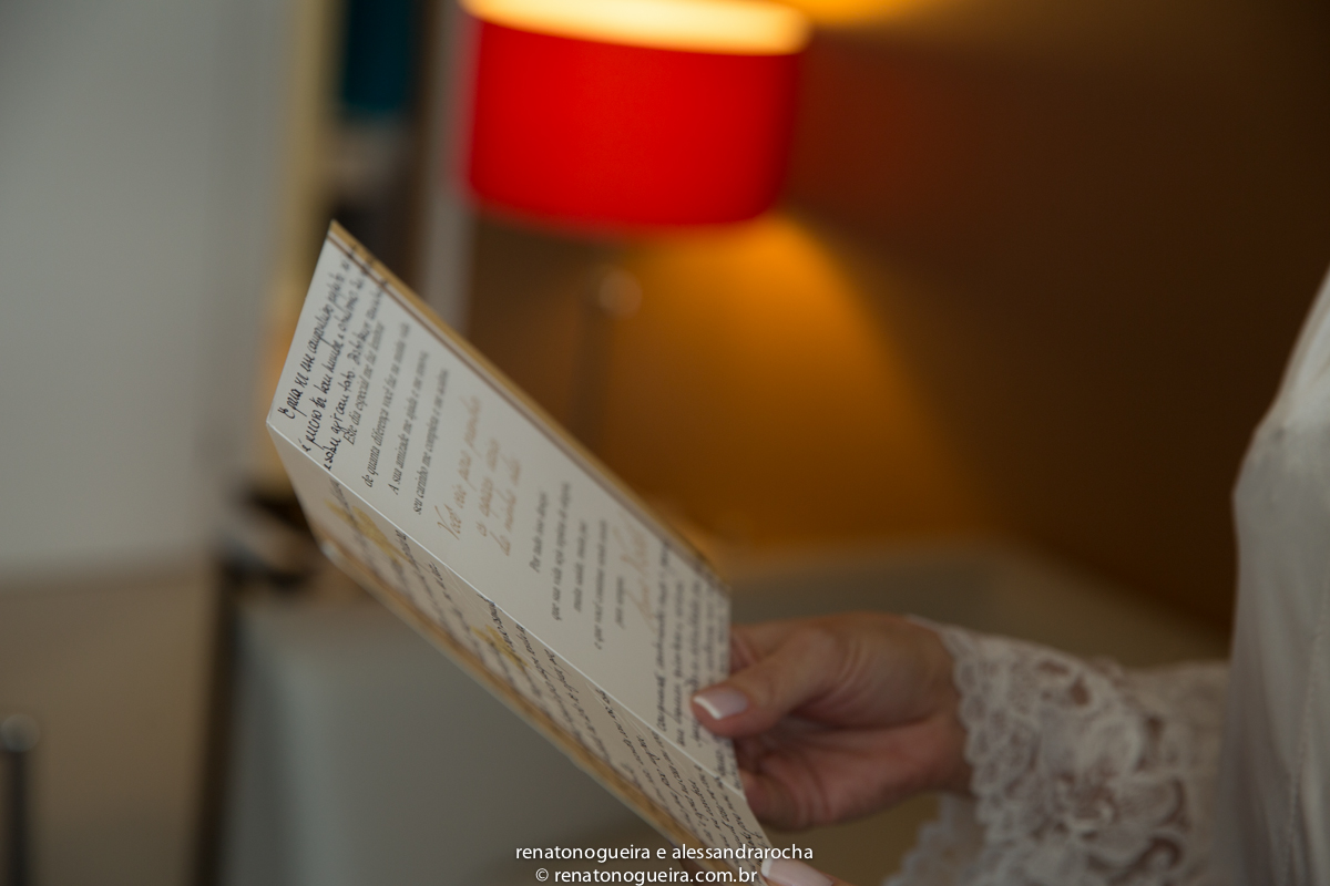 estido de noiva, peças da noiva, noivo, noiva, espaço Joyeux sete lagoas, terno do noivo, sapato, bouquet, padrinhos, maquiagem da noiva, beijo, alianças, festa, dança dos noivos, musica, bolo de noivos, docinhos, arranjos, cor