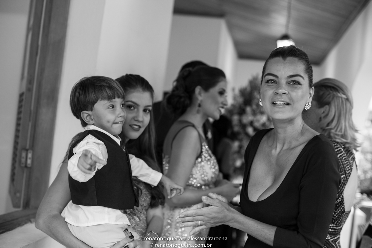 estido de noiva, peças da noiva, noivo, noiva, espaço Joyeux sete lagoas, terno do noivo, sapato, bouquet, padrinhos, maquiagem da noiva, beijo, alianças, festa, dança dos noivos, musica, bolo de noivos, docinhos, arranjos, cor