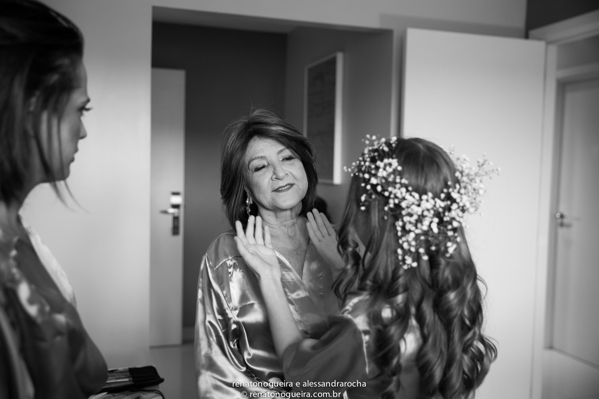 estido de noiva, peças da noiva, noivo, noiva, espaço Joyeux sete lagoas, terno do noivo, sapato, bouquet, padrinhos, maquiagem da noiva, beijo, alianças, festa, dança dos noivos, musica, bolo de noivos, docinhos, arranjos, cor