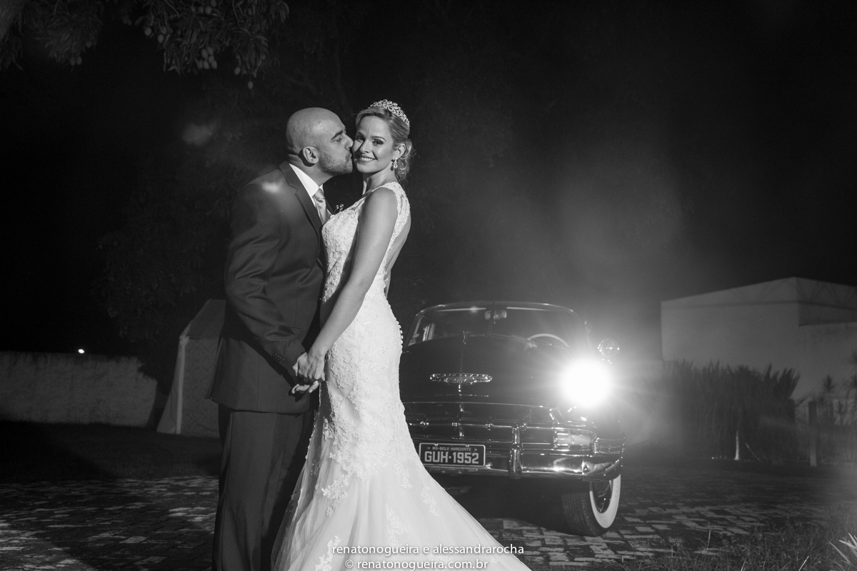 estido de noiva, peças da noiva, noivo, noiva, espaço Joyeux sete lagoas, terno do noivo, sapato, bouquet, padrinhos, maquiagem da noiva, beijo, alianças, festa, dança dos noivos, musica, bolo de noivos, docinhos, arranjos, cor