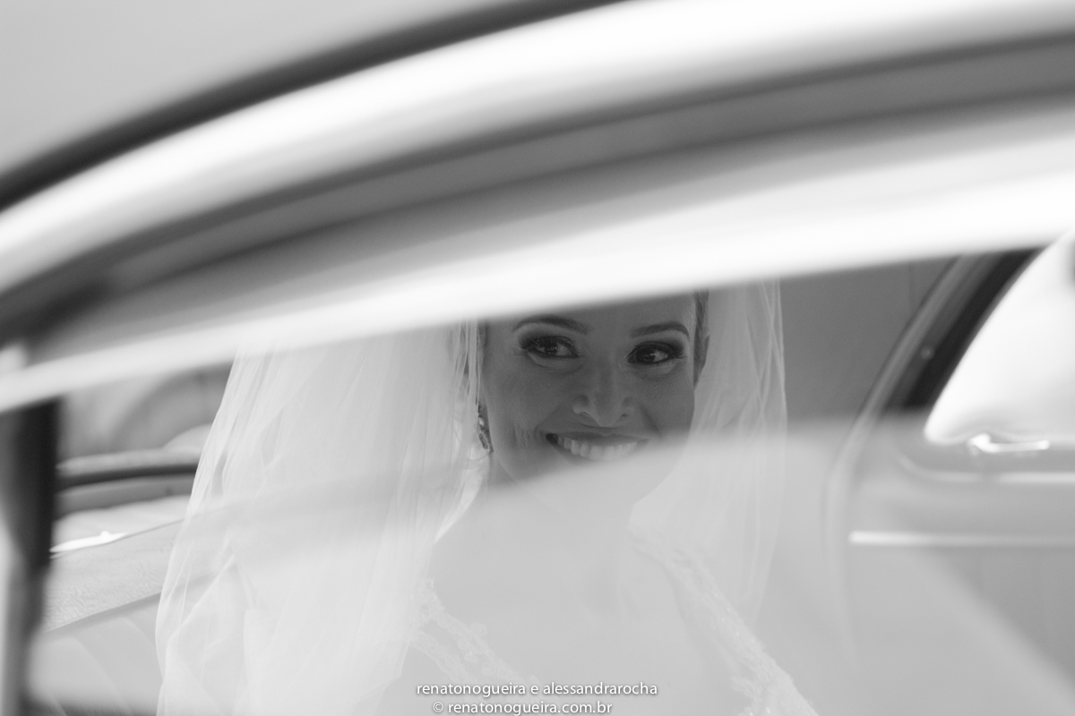 vestido de noiva, peças da noiva, noivo, noiva, espaço Joyeux sete lagoas, terno do noivo, sapato, bouquet, padrinhos, maquiagem da noiva, beijo, alianças, festa, dança dos noivos, musica, bolo de noivos, docinhos, arranjos, co