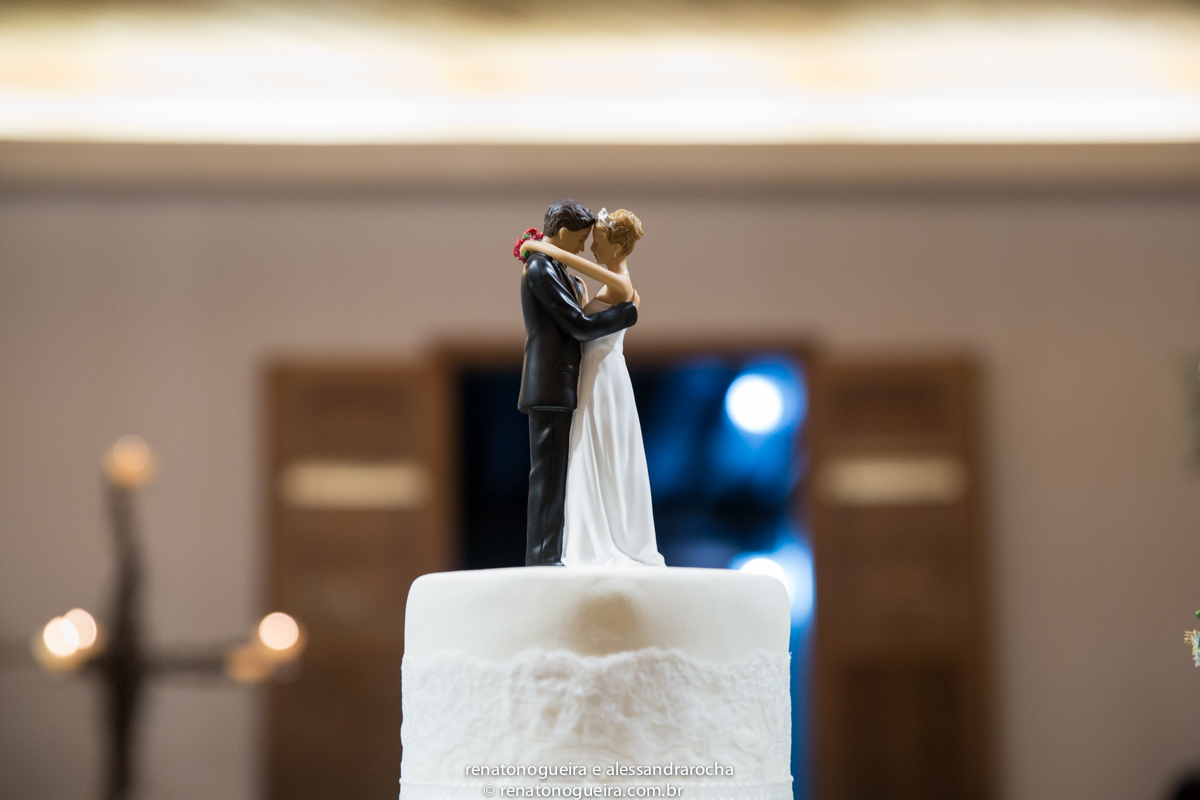 vestido de noiva, peças da noiva, noivo, noiva, espaço Joyeux sete lagoas, terno do noivo, sapato, bouquet, padrinhos, maquiagem da noiva, beijo, alianças, festa, dança dos noivos, musica, bolo de noivos, docinhos, arranjos, co