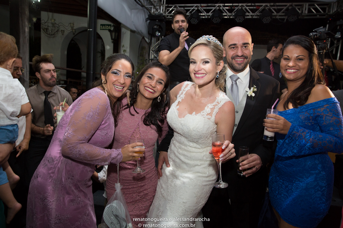 vestido de noiva, peças da noiva, noivo, noiva, espaço Joyeux sete lagoas, terno do noivo, sapato, bouquet, padrinhos, maquiagem da noiva, beijo, alianças, festa, dança dos noivos, musica, bolo de noivos, docinhos, arranjos, co