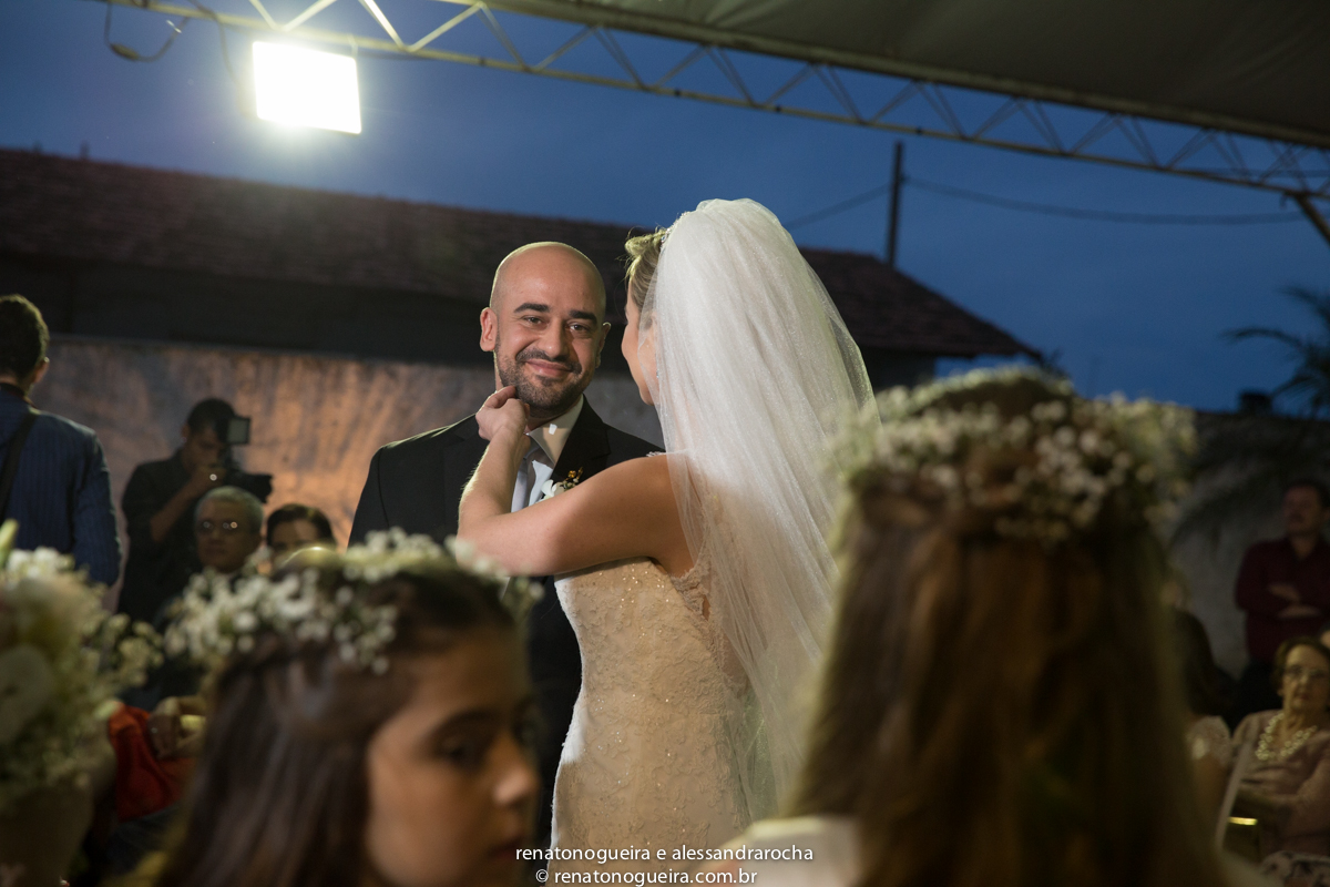 vestido de noiva, peças da noiva, noivo, noiva, espaço Joyeux sete lagoas, terno do noivo, sapato, bouquet, padrinhos, maquiagem da noiva, beijo, alianças, festa, dança dos noivos, musica, bolo de noivos, docinhos, arranjos, co