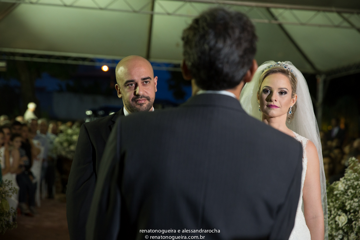 vestido de noiva, peças da noiva, noivo, noiva, espaço Joyeux sete lagoas, terno do noivo, sapato, bouquet, padrinhos, maquiagem da noiva, beijo, alianças, festa, dança dos noivos, musica, bolo de noivos, docinhos, arranjos, co